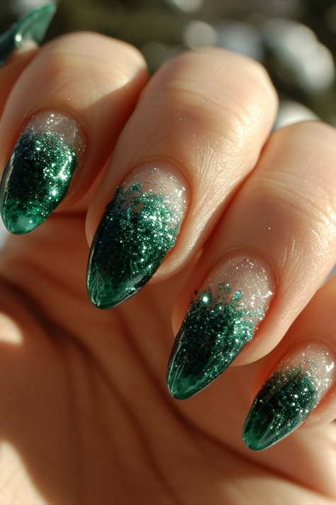 Dark Green Nails Green Nail Designs Glitter, Emerald Green Sparkly Nails, Emerald Sparkle Nails, Forest Green Nail Art, Silver And Emerald Nails, Green Nails With Sparkle, Nails To Match Emerald Green Dress, Emerald Glitter Nails, Dark Green Nails Prom