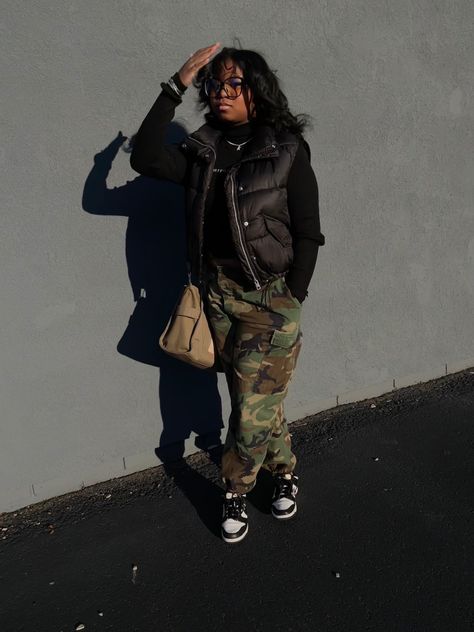 Army Cargos Outfits, Camo Cargo Pants Outfit Winter, Army Fatigue Outfits For Women Fall, Army Pants Outfit Winter, Black Women Cargo Pants Outfit, La Hat Outfits For Women, Hunter Pants Outfit Black Women, Army Fatigue Pants Outfit Black Women, Camoflauge Pants Outfits Black Women