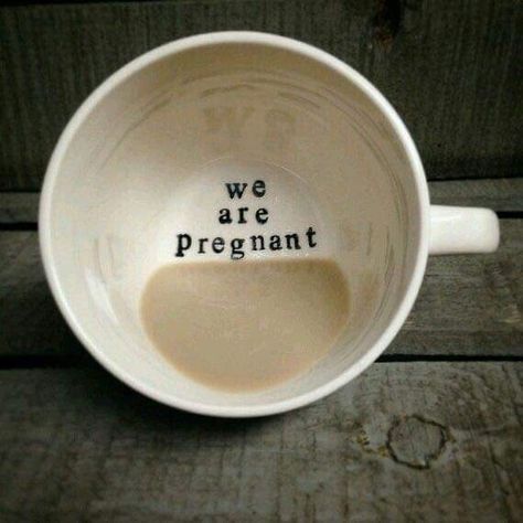 Pregnant Surprise, Surprise Mug, We Are Pregnant, Fun Baby Announcement, Idee Babyshower, Cute Pregnancy Announcement, Baby Announcement Pictures, Baby Announcement Photos