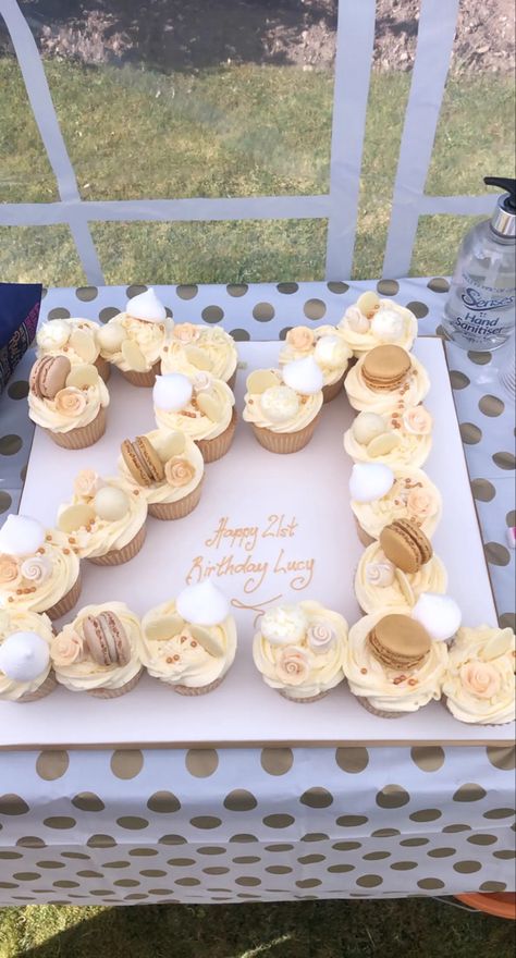 20 Birthday Cupcakes Ideas, Dessert Table 21st Birthday, 21st Birthday Dinner Decorations, 21st Decor Ideas, 21st Birthday Finger Food Ideas, Food Ideas For 21st Birthday Party, 21st Bday Cupcake Ideas, 25th Cake Ideas, 16 Birthday Cupcake Ideas