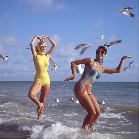 Weekend Mode, England Summer, Mode Editorials, 사진 촬영 포즈, Trendy Swimwear, Retro Aesthetic, Photo Archive, Mode Vintage, Photography Inspo