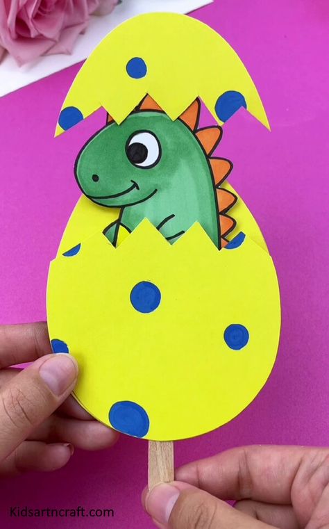 DIY Hatching Baby Dinosaur Craft Using Popsicle Stick - Kids Art & Craft Hatching Dinosaur Egg Craft, Dinosaur Popsicle Stick Craft, Egg Hatching Craft, Dinosaur Puppet Craft, Stick Puppets For Kids, Popsicle Stick Puppets, Dinosaur Crafts Kids, Dinosaur Crafts Preschool, Dino Craft