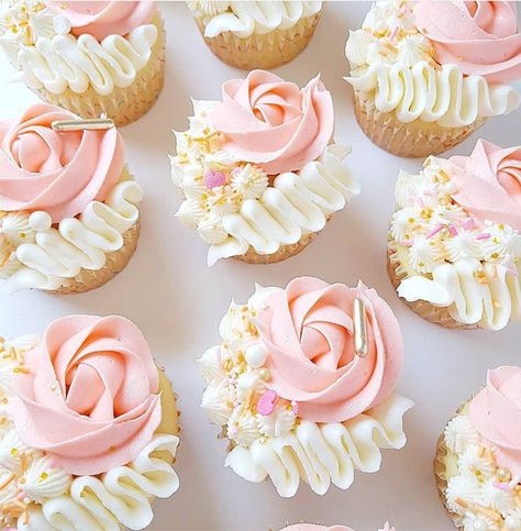 18. Soft Pink and White Buttercream Cupcakes Who doesn’t love those yummy scrumptious cupcakes that are all the rage in the dessert world today?... Peach Cupcakes, Elegant Cupcakes, Cupcake Decorating Tips, Fancy Cupcakes, Pretty Cupcakes, Cupcake Decorations, Cupcake Cake Designs, Buttercream Cupcakes, Rose Cupcakes