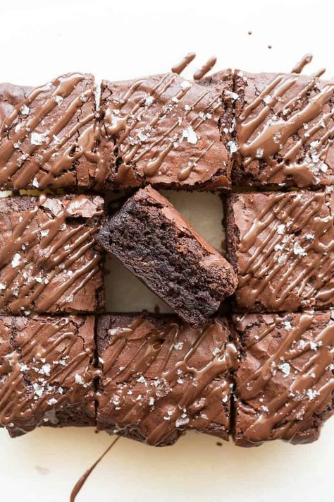 Protein Powder Brownies, Healthy Brownie Recipe, Protein Brownies Recipe, 4 Ingredient Desserts, Protein Brownie, Healthy Brownie, No Bake Oatmeal Bars, Raw Brownies, Brownie Recipes Healthy