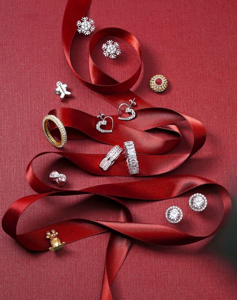 Christmas jewelry, holiday gifts Laydown Photography, Christmas Styles, Jewellery Photography Inspiration, Jewelry Product Shots, Christmas Campaign, Jewelry Photography Styling, Jewelry Gift Guide, Christmas Decorations For Kids, Jewelry Photoshoot