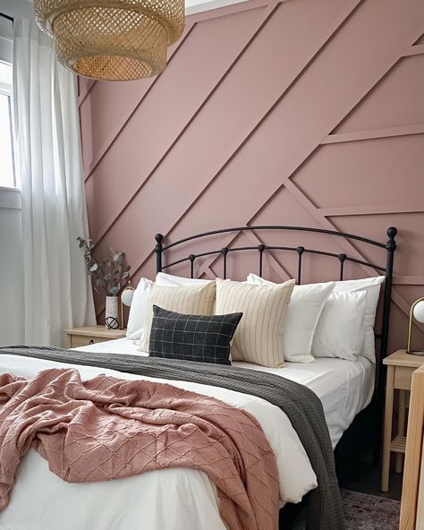 Bedroom • Instagram Cozy Grey Living Room, Neutral Room Decor, Pink Accent Walls, Small Guest Room, Guest Room Design, Neutral Room, Guest Room Decor, Transitional Living Rooms, Built In Bookcase