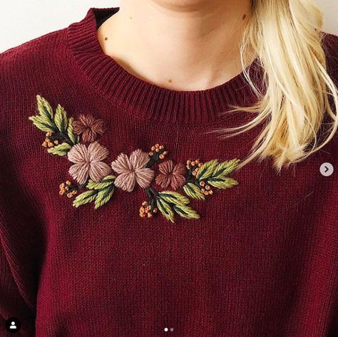 Sulaman Pita, Embroidery On Kurtis, Embroidery Tshirt, Embroidery Sweater, Floral Embroidery Patterns, Diy Embroidery Patterns, Basic Embroidery Stitches, Handmade Embroidery Designs, Embroidery Stitches Tutorial