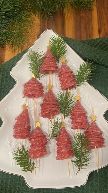 CARVING & CRAVING LLC on Instagram: "🎄✨ Crafting a savory twist to holiday cheer! Join us in making a Salami Mini Christmas Tree • • • • FL (954) 800-0220 UT (801) 609-8805 #charcuterie #party #giftideas #gif #HolidayGifts #PerfectPresents #housewarminggift #daybreakut #fun #cheeseboards #charcuterieboard #FL #birthday #celebration #cheese #party #charcuteriecups #CheeseLovers #christmas" Holiday Theme Food, Christmas Catering, Christmas Finger Foods, Charcuterie Party, Christmas Tree Food, Christmas Appetizers Easy, Christmas Things To Do, Holiday Appetizers Recipes, Christmas Dinner Menu