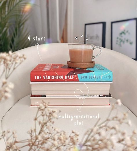 Spring Bookstagram, Bookstagram Theme Ideas, Aesthetic Bookstagram Photos, Booksgram Content, Instagram Feed Ideas Bookstagram, Bookstagram Photos, Book Blog Ideas, Book Photography Ideas Simple, Book Instagram Post