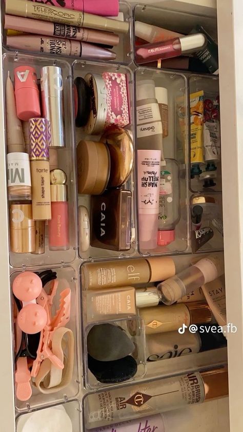 Vanity Aesthetic, Vanity Inspo, Brownie Packaging, Perfect Eyeshadow, Makeup Collection Goals, Classy Makeup, Makeup Bag Essentials, Makeup Drawer Organization, Makeup Drawer