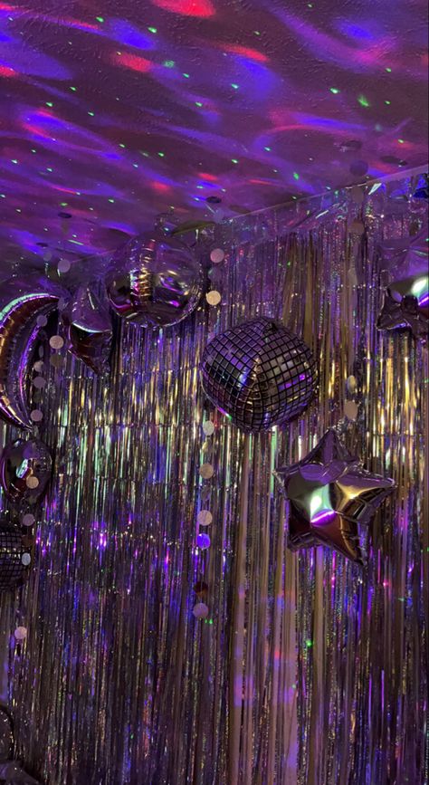 Euphoria Disco, A24 Party, Gemini Party, Coquette Bday, 2000s Birthday Party Theme, Euphoria Theme, 17. Geburtstag, 2000s Theme, 14th Birthday Party Ideas