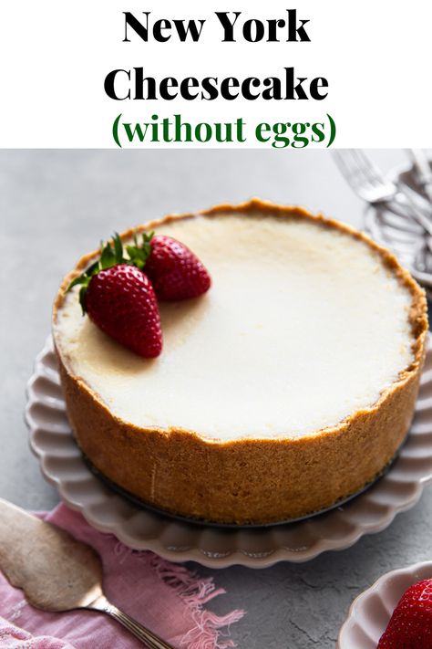 new york cheesecake topped with fresh strawberries Cheesecake Without Eggs, Eggless Cheesecake, Creamy Dessert Recipes, Healthy Cheesecake Recipes, Cheesecake Baked, Cake Recipes Without Eggs, Cheescake Recipe, Graham Cracker Recipes, Baked Cheesecake