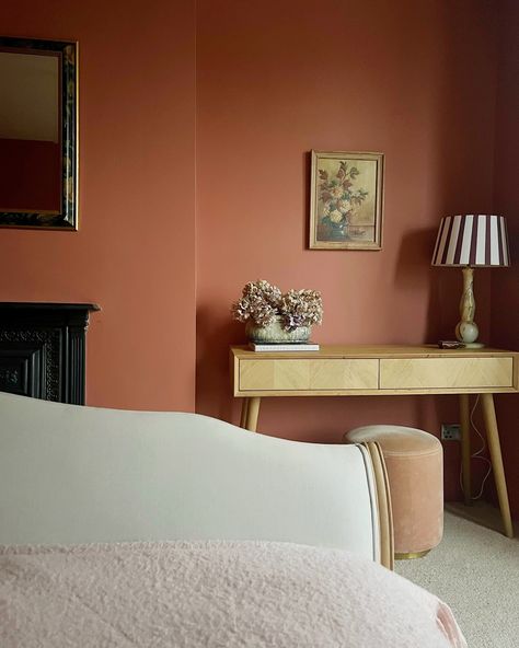 1 Cosy Bedroom Corner 🕯️ ✨- in 4 ways! Which is your favourite? Although this bedroom was only decorated just over a year ago this shows how much I like to shift furniture around! But really this post is to hail the impact of this beautiful warm terracotta paint colour on this previously greyish north facing room! Captured in different seasons and lights - this room still glows! Have you got a paint colour that never fails to evoke warmth and cosiness? I also think this is me slowly easing ... Coffee Coloured Bedroom, Light Orange Wall Paint, Tiny Bedroom Paint Ideas, Bedroom North Facing, Dulux Copper Blush, Terracotta Feature Wall, Colour Drenched Bedroom, Colour Drenching Bedroom, Color Drenching Bedroom