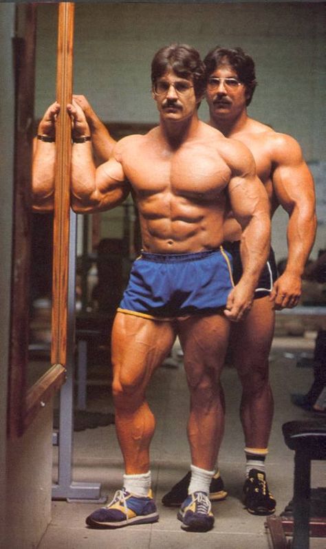 Mike Mentzer Wallpaper, Mike Mentzer Bodybuilding, Bodybuilder Pose, Golden Era Bodybuilding, Mike Mentzer, Old Bodybuilder, Muscle Bodybuilder, Aesthetics Bodybuilding, Bodybuilding Pictures