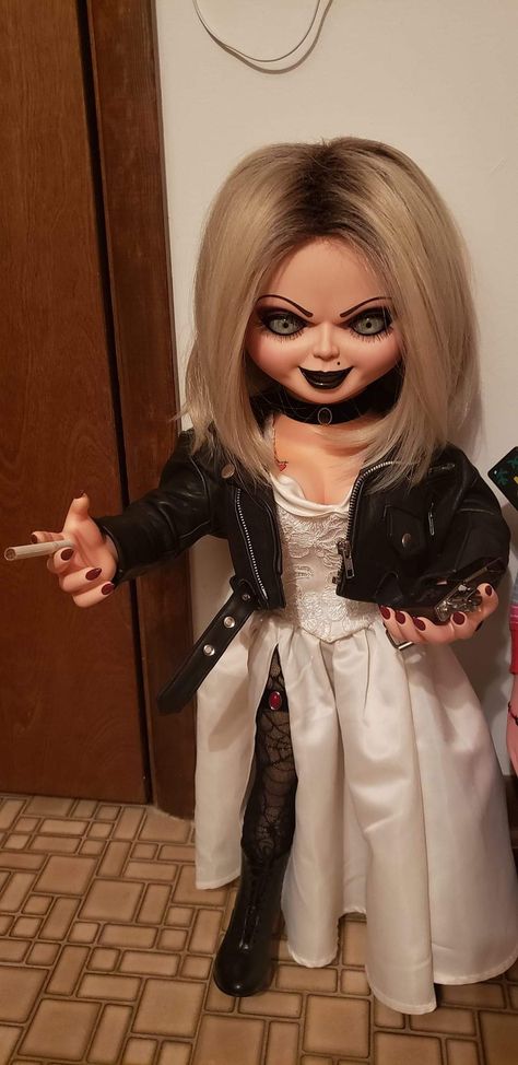 Tiff Costume Chucky, Tiffany Chucky Outfit, Chuckie Bride Costume, Chucks Bride Costume, Chucky's Wife Costume, Bride Of Chucky Outfit, Tiffany Costume Ideas, Tiffany And Chucky Pfp, Chucky And Tiffany Costume Black Couple