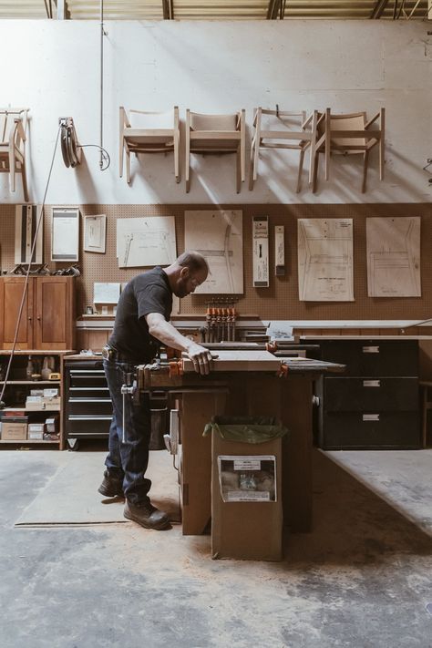 Watch: It Takes 9 Hours For Woodworkers to Make This Shaker-Inspired Chair - Photo 1 of 19 - At the workshop in Auburn, Maine, master craftsman Warren Shaw glues and clamps together three pieces of cherry to make a panel that will form the seat of a Continuous Arm Chair. The artisans sometimes call the piece "TMC"­—Thos. Moser Continuous—for short. Wood Working Studio, Interior Design Workshop, Wood Shop Ideas, Carpentry Aesthetic, Wood Work Shop, Woodshop Inspiration, Woodwork Studio, Woodworking Space, Workshop Design Studio