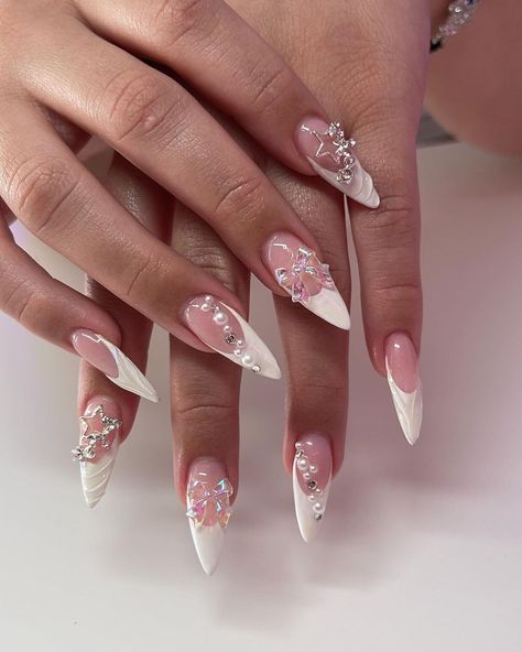 20 Pretty Star Nails to Inspire You Kutek Disney, Unghie Sfumate, Asian Nails, Almond Acrylic Nails, Nails Polish, Bling Acrylic Nails, Kawaii Nails, Gem Nails, Pink Nail