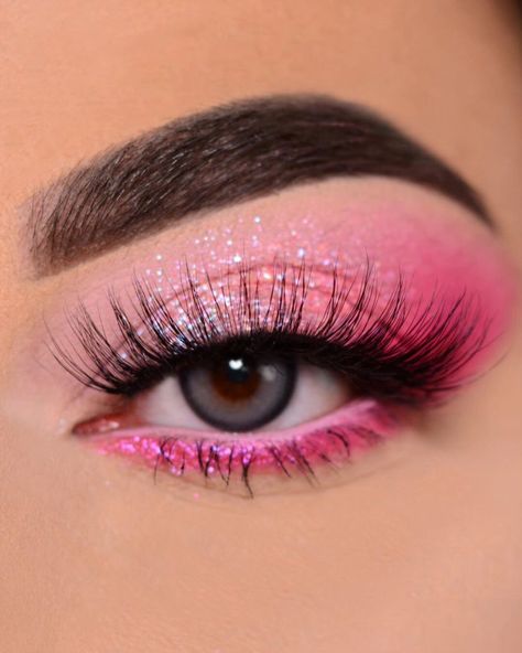 Explore 28 Pink Eyeshadow Looks: From Soft Elegance to Bold Drama - divagaze.com Eye Shadow Looks Colorful, Wicked Makeup Looks Pink, Cute Makeup Looks Picture, Pink Hoco Makeup Looks, Pink Avant Garde Makeup, Crazy Eye Makeup Looks, Bright Pink Makeup Looks, Cute Makeup Looks Aesthetic Soft, Makeup Blush Looks