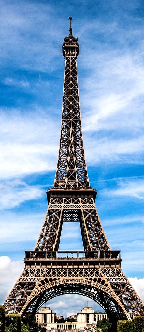 Famous Landmarks in Europe! Famous Landmarks Aesthetic, Famous Places Around The World, Famous Landmarks Around The World, Wallpapers Travel, European Landmarks, Landmarks Of The World, World Famous Places, Europe Landmarks, Architectural Landmarks