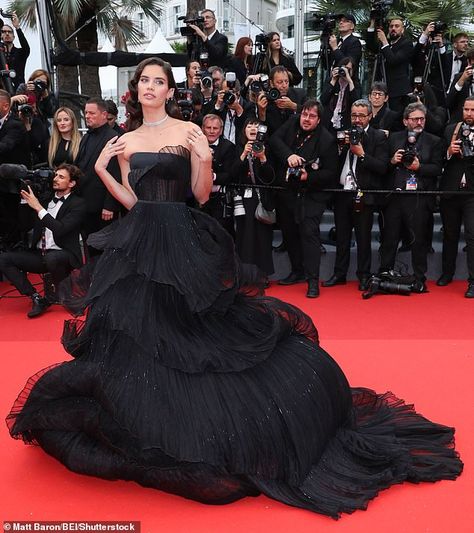 Making a statement: The 31-year-old supermodel made quite the impression while wearing a flowing and multi-layered outfit as she spent time on the event's red carpet Red Carpet Black Dress, Black Red Carpet Dress, Carpet Inspiration, Killers Of The Flower Moon, Red Carpet Dresses Best, Cannes Festival, Gorgeous Black Dress, Haute Couture Gowns, Flower Moon