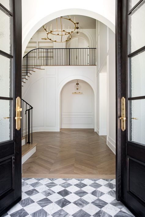 Grand Entryway Foyers, Entryway With Stairs, Dream Foyer, Veranda Estate Homes, Modern French Home, Modern French Design, French Modern Home, Foyer Ideas Entryway, Dean Thomas