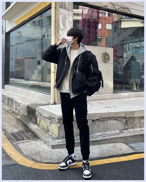 Asian Street Style Men Korean Fashion, Street Fashion Korea, Korean Street Fashion Mens, Bf Outfits, Boyfriend Outfits, Korean Outfits Men, Winter Outfits Men Streetwear, Korean Men Fashion, Sporty Outfits Men