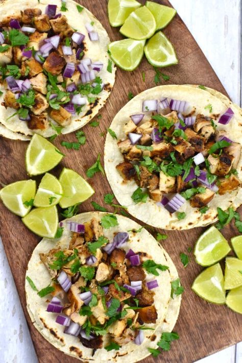 Mexican Street Style, Street Tacos Chicken, Easy Chicken Tacos, Slow Cooker Mexican Chicken, Street Taco Recipe, Buffalo Chicken Tacos, Chili Lime Shrimp, Seasoned Corn, Make Shredded Chicken