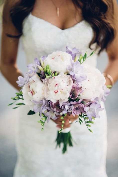 Orchid Bouquet Wedding, Lilac Wedding Bouquet, Hydrangea Bouquet Wedding, Simple Wedding Bouquets, Lilac Bouquet, Purple Bridal Bouquet, Peony Bouquet Wedding, Deco Champetre, Purple Wedding Bouquets