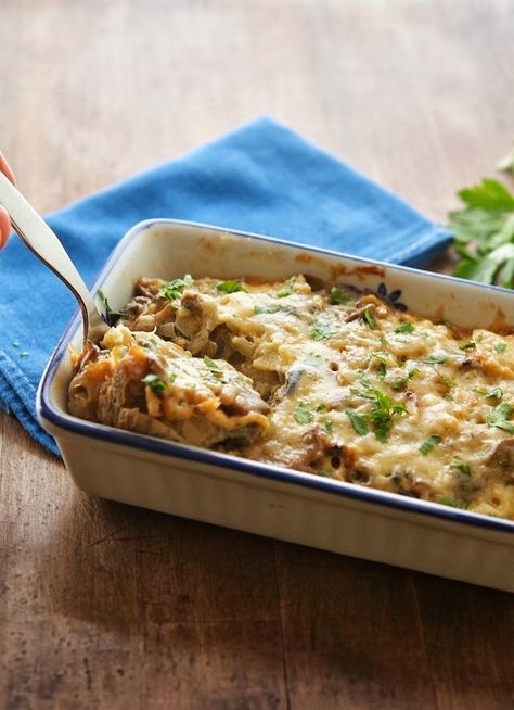 Caramelized Cauliflower and Mushroom Casserole- Absolutely Delicious! Can't wait to make it for company. Cauli Mash, Cauliflower Mushroom, Mushroom Casserole, Cauliflower Casserole, Healthy Comfort Food, Cauliflower Recipes, Veggie Dishes, Casserole Dish, Veggie Recipes