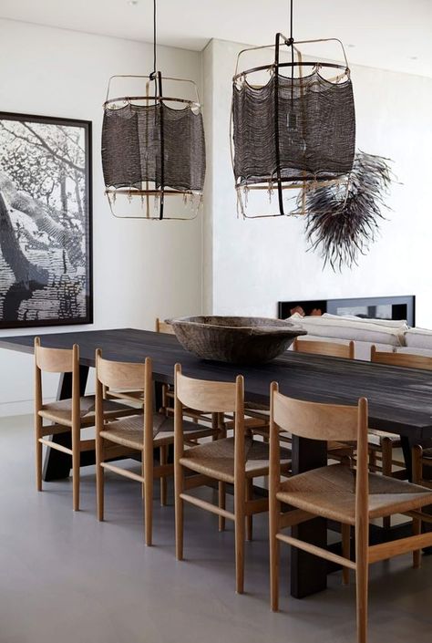 4 Easy Tips And 30 Ideas To Mix Wood Tones - DigsDigs Dining Room Interiors, Ideas Hogar, Dining Table Black, Dining Room Inspiration, Room Interior Design, Dining Room Lighting, Modern Dining Room, Dining Room Design, Design Case