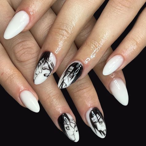 @danciusilvia sasuke and itachi nails🖤 Itachi Nails, Manga Nails, Almond Ideas, Naruto Nails, Aesthetic Naruto, Anime Set, Itachi Sasuke, Sasuke And Itachi, Anime Nails