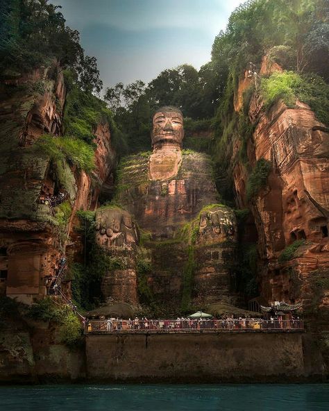 Giant Buddha statue in Leshan, China Giant Buddha, Modern Statue, Sichuan China, Luxury Boat, Destination Voyage, China Travel, Unesco World Heritage Site, Unesco World Heritage, Travel Insurance