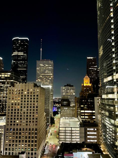 Rooftop downtown houston, big city at night Houston Downtown Apartment, Down Town Houston, Downtown Houston At Night Aesthetic, Houston Aesthetic Wallpaper, Houston City Aesthetic, Houston Downtown Night, Downtown Houston Aesthetic, Downtown Houston At Night, Houston At Night