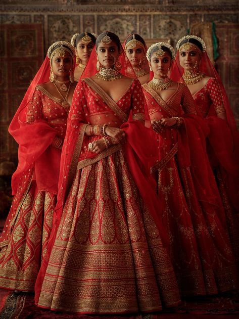 Behance :: Best of Behance Lehenga Dupatta Draping Style, Dupatta Draping Styles, Sabyasachi Lehengas, Dupatta Draping, Sabyasachi Collection, Orang India, Sabyasachi Bridal, Sabyasachi Mukherjee, Desi Dress