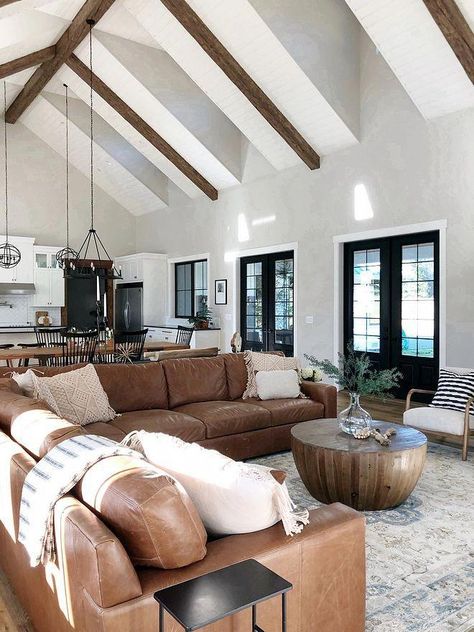 Build Your Own Home, Leather Couches Living Room, Leather Living Room Furniture, Build Your Own House, Design Hotel, Leather Sectional, Living Room Sectional, Living Room Inspo, New Living Room