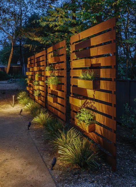 Landscape Spotlights, Privacy Fence Designs, Design Hallway, Backyard Privacy, Entrance Interior, Privacy Screen Outdoor, Outdoor Privacy, Modern Fence, Fence Landscaping