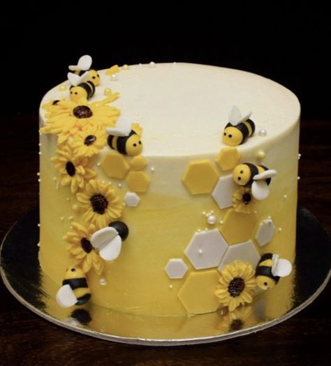 Honey Bee Birthday Cake Ideas, Bee Buttercream Cake, Bumble Bee Cake Ideas Birthday, Bee Bday Cake, Honey Bee Theme Birthday Cake, Bee Hive Birthday Cakes, Bee Sunflower Cake, Cake With Bees And Flowers, Parents To Bee Cake