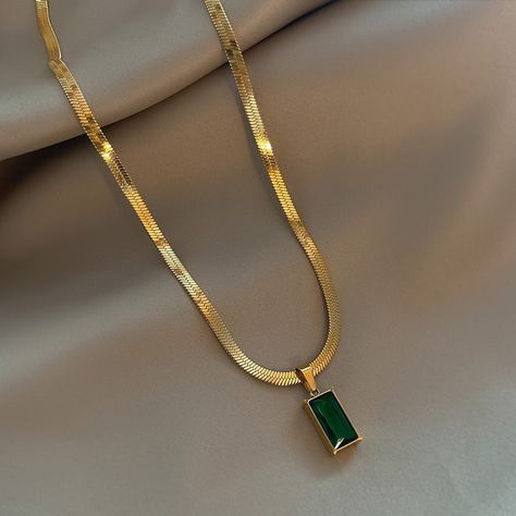 Material: Titanium Steel Color: Golden-Design Sense Emerald Necklace Fashion Element: Irregular Style: Original Design Unique Gold Jewelry Designs, Engagement Necklaces, Gold Jewellry, Gold Chain Design, Mens Gold Jewelry, Gold Jewelry Stores, Gold Chain With Pendant, Gold Jewelry Simple, Luxury Necklace