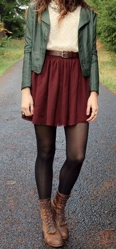 Tights and skirts. Hipster Outfits Winter, Makeup Tattoo, Winter Outfits Warm, Interesting Outfits, Burgundy Skirt, Winter Skirt Outfit, Boating Outfit, Girly Style, Crop Blazer