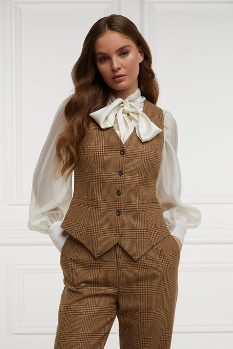 Couture, Tweed Suit Women, Tweed Clothing, Stylish Business Outfits, Ladies Waistcoat, Waistcoat Outfit, How To Wear White Jeans, Thanksgiving Outfit Women, Tweed Outfit