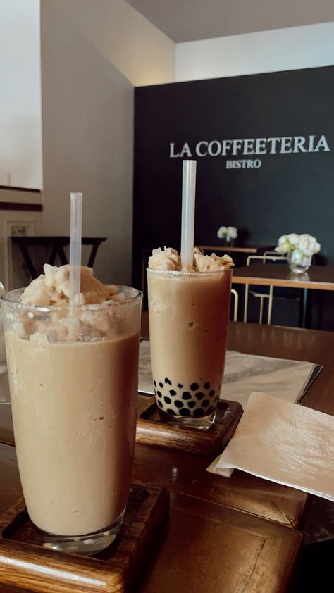 chai frappe Te Chai, Photo Food, Frappe, Beautiful Things, Glass Of Milk, Milk, Coffee, Quick Saves, Color