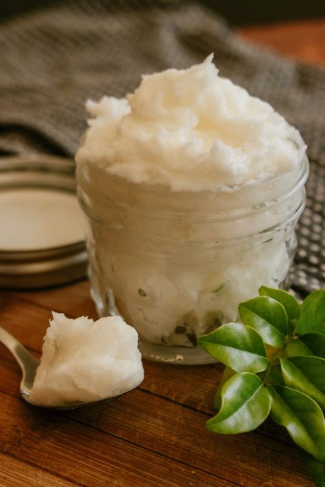 How to make a homemade magnesium lotion at home with just a few simple ingredients. This recipe is made with only natural ingredients and will provide a boost of magnesium without the tingle or itch that topical magnesium oil sprays can create. Plus, skin will be left feeling soft, smooth and moisturised. Magnesium Butter, Magnesium Cream, Topical Magnesium, Magnesium Flakes, Magnesium Oil Spray, Whipped Lotion, Magnesium Lotion, Lotion Recipe, Magnesium Chloride