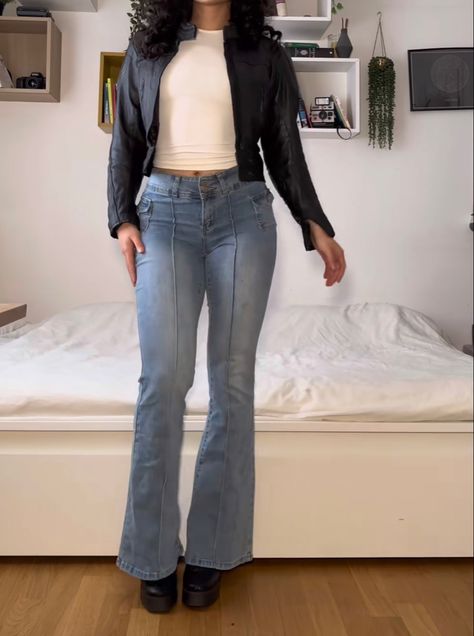 Flare Jeans Outfit High Waisted, Black Denim Flares Outfit, Chunky Boots Flare Jeans, Midrise Jean Outfit Y2k, Ways To Style Bootcut Jeans, Flare Jeans With Shoes, Mid Waist Flare Jeans, 90s High Waisted Jeans Outfits, Flared Jeans With Heels