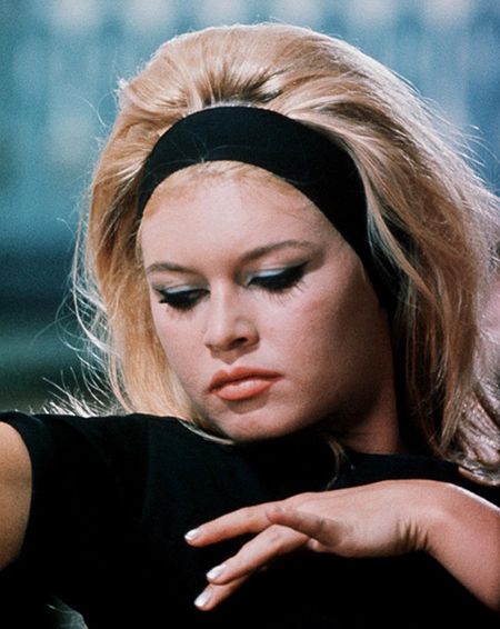 Brigitte Bardot Headband Hairstyle ... Bardot Headband, 1960’s Hair, 1960 Hairstyles, Brigitte Bardot Hair, Accessories Tutorial, Headband Hairstyle, Bardot Hair, Hair Accessories Tutorial, Holiday Hair Accessories