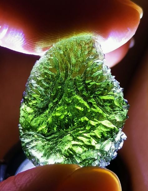 Moldavite Crystal Aesthetic, Moldavite Aesthetic, Moldavite Stone, Moldavite Jewelry, Crystal Aesthetic, Power Crystals, Snowflake Obsidian, Crystal Healing Stones, Cool Rocks