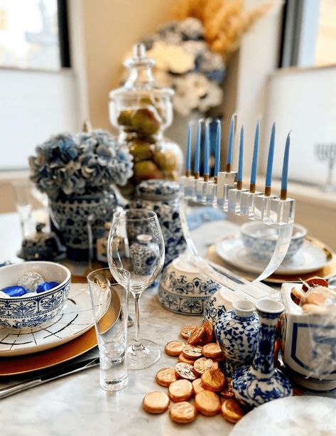 13 Hanukkah Table Decor Ideas for a Festive Celebration Blue And White Plates Table Setting, Hannukah Decoration, Hanukkah Party Ideas, Hanukkah Aesthetic, Hanukkah Table Setting, Feast Of Dedication, Hannukah Party, Feast Table, Hannukah Decorations