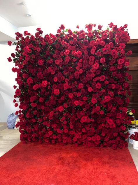 Red Roses Backdrop Decor, Red Round Table Decorations, Red Flower Wall Backdrop, Wedding Decor With Red Roses, Red Flower Stage Decoration, Roses On Ceiling, Rose Themed Wedding Decor, Roses Background Photoshoot, Red Rose Wedding Backdrop