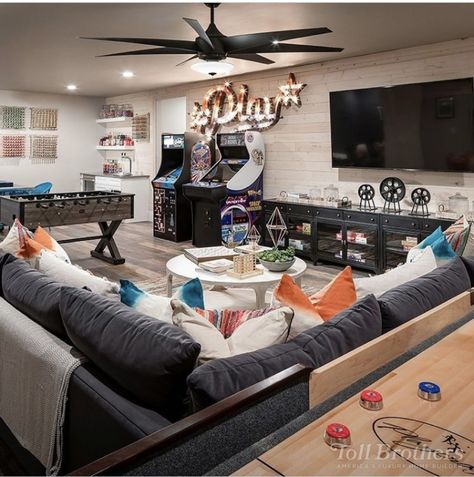 Basement Ideas Hangout Room, Farmhouse Gameroom, Cool Basement Ideas Hangout Room, Kids Hangout Room, Teen Basement, Teen Lounge Rooms, Hangout Room Ideas, Teen Hangout Room, Teen Game Rooms