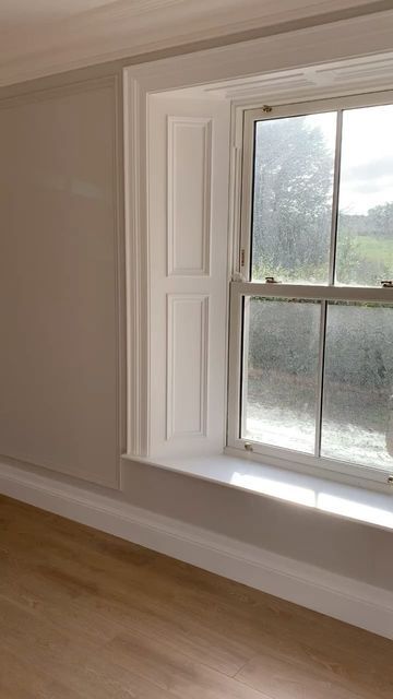 Window Paneling Design, Window Panelling Ideas, Panelled Windows, Dado Rail Window, Panelling Around Windows, Window Paneling, Coloured Sash Windows, Window Architrave, Window Panelling