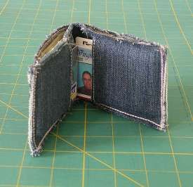 wallet-from-jeans upcycled recycled Denim Jeans DIY Craft Project and Tutorial for re-using denim Diy Denim Wallet, Denim Recycle, Denim Wreaths, Tas Denim, Denim Wallet, Repurposed Denim, Wallet Tutorial, Blue Jeans Crafts, Diy Wallet